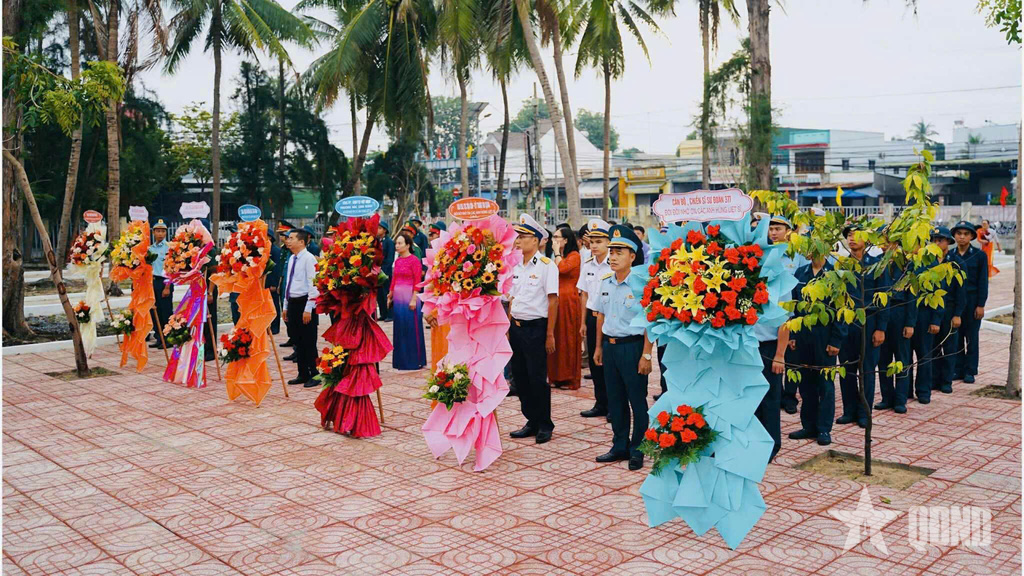 Trang nghiêm lễ dâng hương tưởng niệm các anh hùng liệt sĩ tại phường Bắc Cam Ranh (Khánh Hòa)
